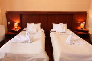 Отель Astoria Hotel Тбилиси Двухместный номер с 2 отдельными кроватями-3
