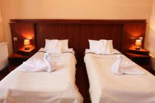 Отель Astoria Hotel Тбилиси Двухместный номер с 2 отдельными кроватями-8